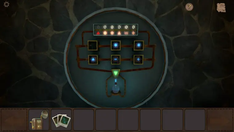 Mecanismo circular de símbolos a resolver numa câmara de pedra em Legacy 2 - The Ancient Curse