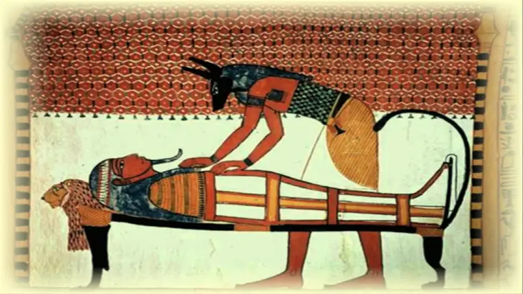 Tabuleiro de senet com trinta casas numa partida de Egyptian Senet